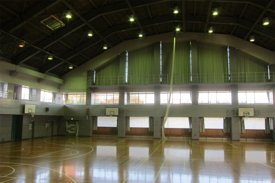 04_会場の小平第一中学校の体育館は広いぜ