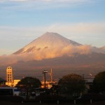 24_雲をまとう富士山