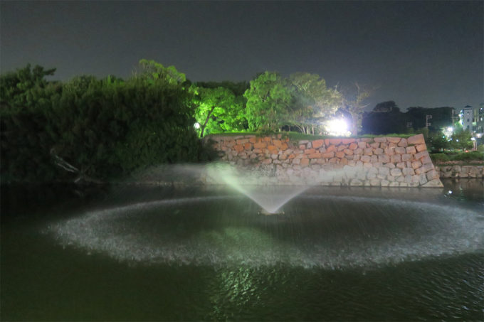 30_明石城公園のお堀の噴水