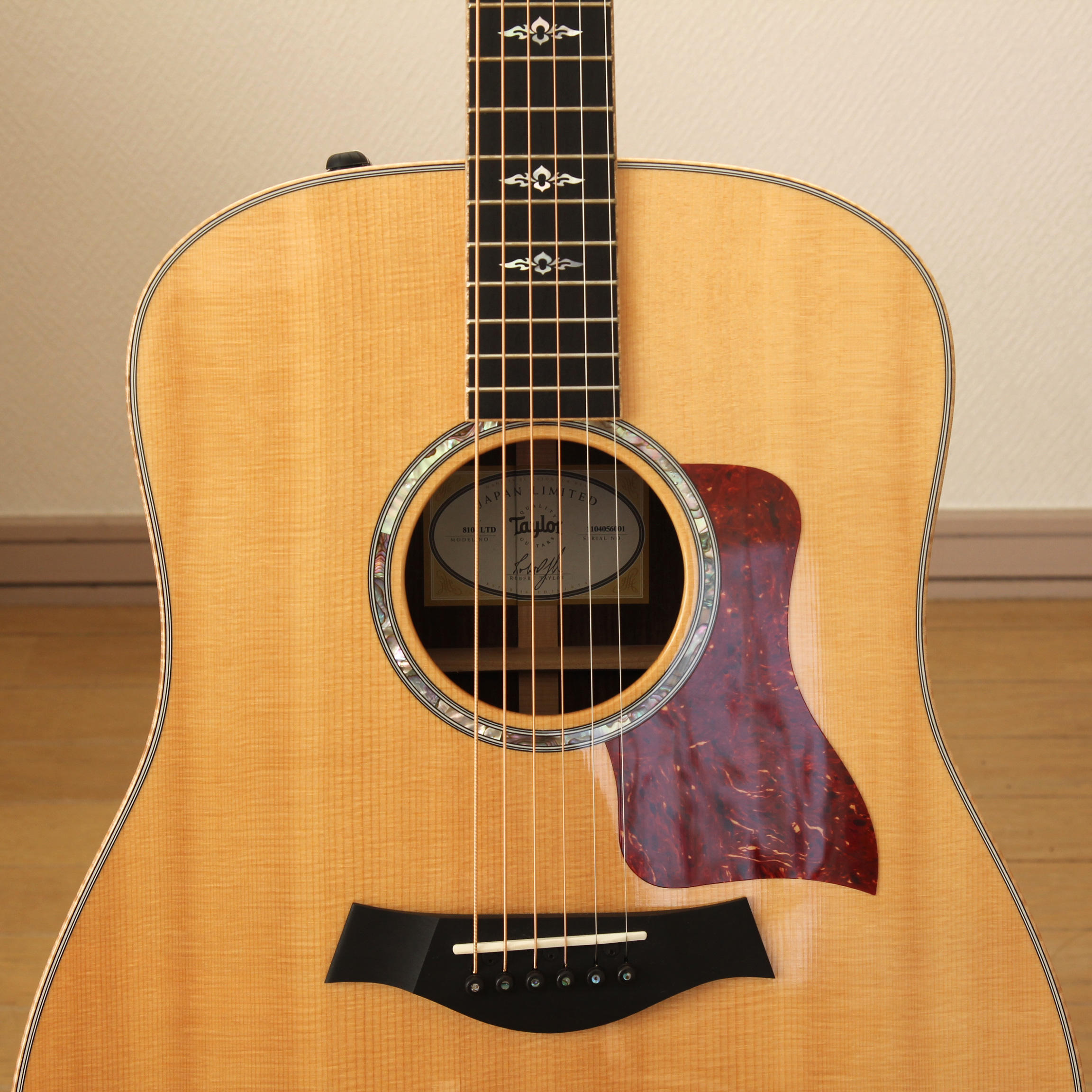 新しいギターが仲間入り☆Taylor 810e(ES2 Japan Limited)は花束のよう